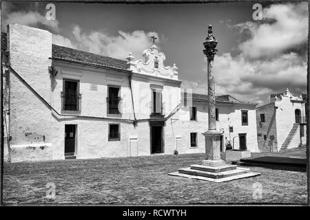 Monsaraz pillory, Largo Dom Nuno Alvares Pereira, Alentejo, Portugal, Europe Stock Photo