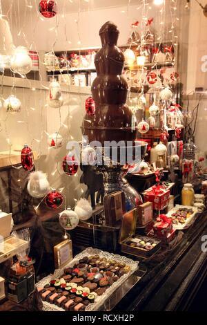 Chocolates, chocolate fountain, shop selling Belgian delicacies, historic centre, Antwerp, Flanders, Belgium, Europe Stock Photo