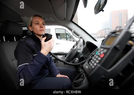 Press conference for the new digital radios of the NRW Police, the entire police force in NRW should be equipped with digital Stock Photo