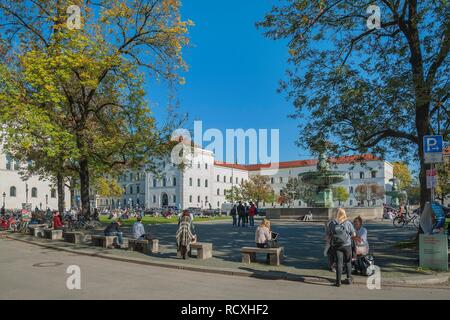 The Geschwister-Scholl-Platz with its fountain, forecourt of the Ludwig-Maximilians-University, Munich, Upper Bavaria, Bavaria Stock Photo