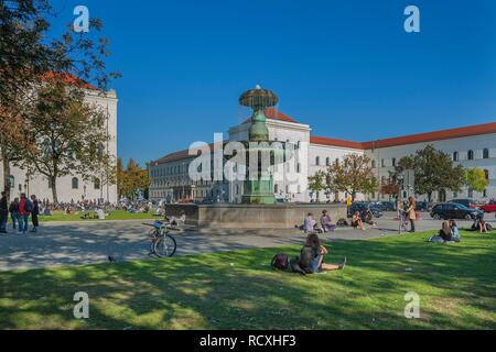 The Geschwister-Scholl-Platz with its fountain, forecourt of the Ludwig-Maximilians-University, Munich, Upper Bavaria, Bavaria Stock Photo