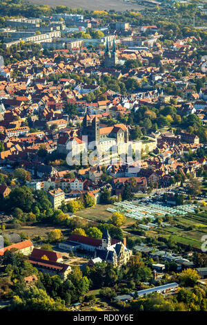 Aerial view, castle museum Quedlinburg, castle gate, old town with Burgberg-Sankt Wiperti-Münzenberg, castle mountain, Quedlinburg old town, district 