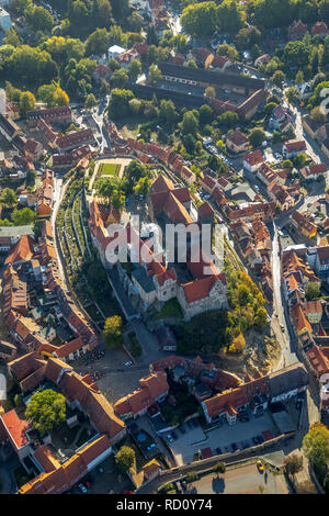 Aerial view, overview castle museum Quedlinburg, Schlosstor, old town with Burgberg-Sankt Wiperti-Münzenberg, castle mountain, Quedlinburg old town, d Stock Photo