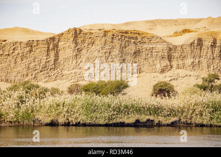 River Nile banks and vegetation and the Sahara Desert starting nearby Stock Photo