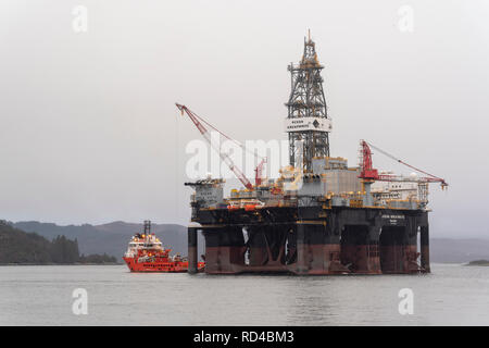 Kishorn, Scotland, UK. 16th January, 2019. This is the Ocean GreatWhite, world’s largest semi-submersible offshore drilling rig which weighs in at 60,800 tonnes and is a 6th generation harsh environment drilling rig capable of drilling down to 10,000m in 3,000m of water. With a draft of over 23 meters, the rig needs deep water for anchoring.  The Ocean GreatWhite has made its way from Singapore, via Las Palmas in the Canaries over the last five months assisted by the Alp Defender, a large ocean-going offshore supply vessel weighing in at 5600t. Credit: JASPERIMAGE/Alamy Live News Stock Photo