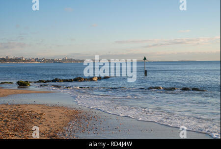 Sandbanks Beach, Poole, Dorset, UK. 17th January, 2019. Sandbanks Beach looked beautiful this morning with wall to wall blue skies and sunshine. Very calm sea with little waves. Credit: Suzanne McGowan/Ģ����ý Live News Stock Photo