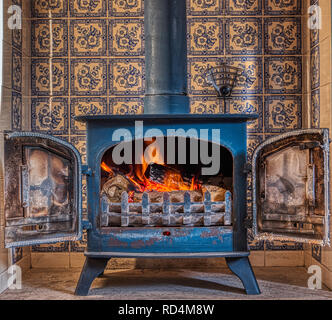 Wirksworth, UK. 17th Jan, 2019. UK Weather: An old log-burning stove warming a farm house on a cold January day, maybe under-threat from Michael Gove's Clean Air Strategy, Wirksworth, Derbyshire Dales Credit: Doug Blane/Alamy Live News