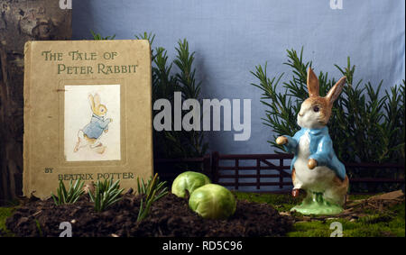 Vintage Beatrix Potter book of the Tale of Peter Rabbit and Beswick Pottery figure. Still Life Stock Photo