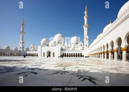 Sheikh Zayed Grand Mosque, Abu Dhabi, United Arab Emirates, Middle East Stock Photo