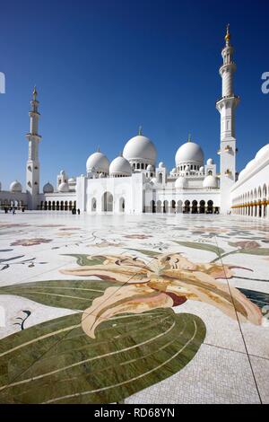 Sheikh Zayed Grand Mosque, Abu Dhabi, United Arab Emirates, Middle East Stock Photo