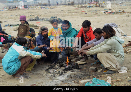 Lahore, Pakistan. 16th Jan, 2019. Pakistani government on one side ...