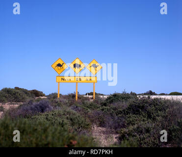 ROAD SIGN ON THE NULLARBOR PLAINS (EYRE HIGHWAY) WESTERN AUSTRALIAN WARNING DRIVERS OF WILDLIFE CROSSING THE ROAD. Stock Photo