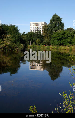 Looking across the lake in Clissold Park to the Kings Crescent Estate, Stoke Newington, London, UK Stock Photo