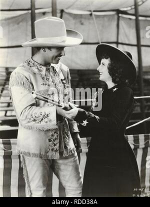 ANNIE OAKLEY (1935)  PRESTON FOSTER  BARBARA STANWYCK  GEORGE STEVENS (DIR)  MOVIESTORE COLLECTION LTD Stock Photo