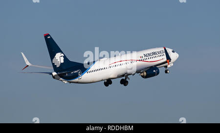 Richmond, British Columbia, Canada. 15th Jan, 2019. An Aeromexico Boeing 737-800 (XA-AMS) jet airliner airborne after take-off. Credit: Bayne Stanley/ZUMA Wire/Alamy Live News Stock Photo