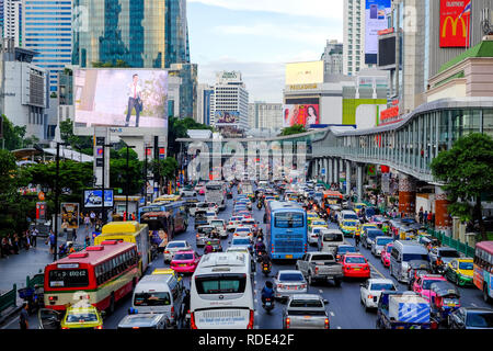 Bangkok-Thailand NOV 9 2017: Traffic jam on Ratchadamri Rd, in front of Central World and BigC supercenter in the evening on after work. Stock Photo