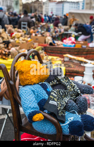 Vienna Naschmarkt Linke Wienzeile flea market antique market. Austria. Stock Photo