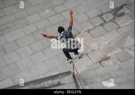 01.06.2018, Singapore, Republic of Singapore, Asia - A skateboarder is jumping with his skateboard from a railing in Marina Bay. Stock Photo