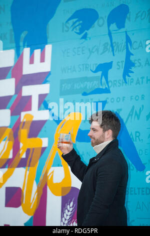 Glasgow, UK - 14th January 2019.  Minister for Europe, Migration and International Development Ben Macpherson unveils a new mural created by Scottish  Stock Photo