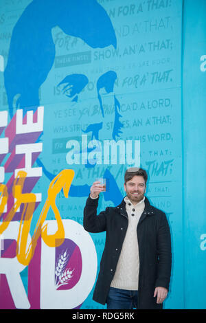 Glasgow, UK - 14th January 2019.  Minister for Europe, Migration and International Development Ben Macpherson unveils a new mural created by Scottish  Stock Photo