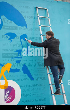 Glasgow, UK - 14th January 2019.  Minister for Europe, Migration and International Development Ben Macpherson unveils a new mural created by Scottish  Stock Photo