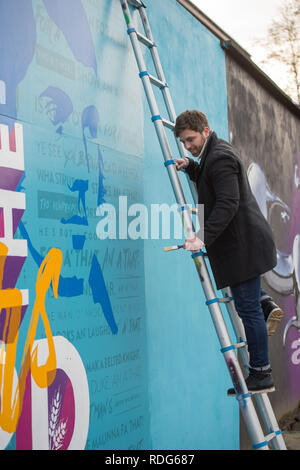 Glasgow, UK - 14th January 2019.  Minister for Europe, Migration and International Development Ben Macpherson unveils a new mural created by Scottish  Stock Photo