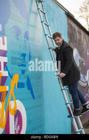 Glasgow, UK - 14th January 2019.  Minister for Europe, Migration and International Development Ben Macpherson unveils a new mural created by Scottish  Stock Photo