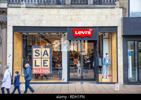Levi's jeans store with january sales,Princes street in  Edinburgh,Scotland,UK Stock Photo - Alamy
