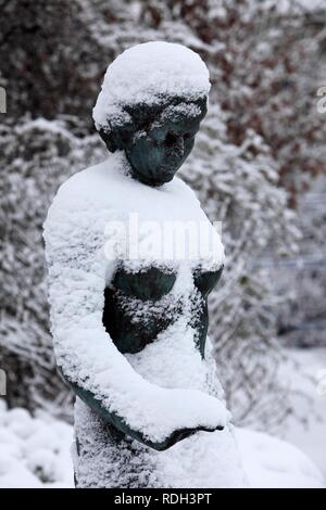 Snow-covered sculpture in the wintery Gruga Park, artwork Friede by Josef Enseling, Essen, North Rhine-Westphalia Stock Photo