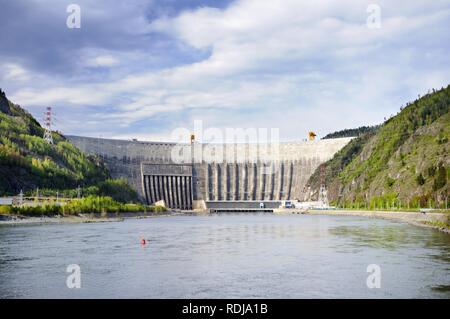 Dam of the Sayano–Shushenskaya hydro power plant on the Yenisei river in Siberia, Russia Stock Photo