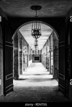 Corridor with columns outside the Lightner Museum, originally the Alcazar Hotel, on King Street in St. Augustine, Florida Stock Photo