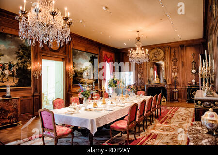 WASHINGTON, DC - The main dining room at Hillwood Estate. Hillwood Estate and Museum in Washington DC is the former residence of businesswoman, socialite, philanthropist, and collector Marjorie Merriweather Post, Hillwood is known for housing and displaying Post's large collection of decorative arts, with particular strengths in collections from the House of Romanov, including Fabergé eggs. Other highlights are 18th and 19th century French art and one of the country's finest orchid collections. Stock Photo