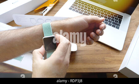 PARIS, FRANCE - APR 24, 2018:  Warehouse Deals offres reconditionnees  productos reacondicionados sticker on new object bought online from the  biggest online retailer Stock Photo - Alamy