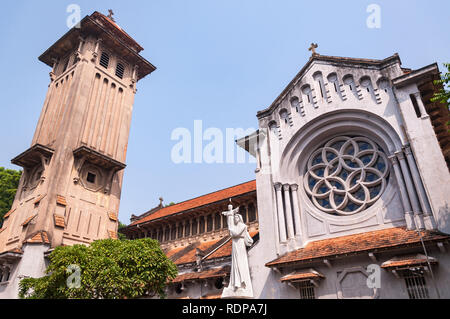 South facade of the Cua Bac church (Vietnamese: Nhà thờ Cửa Bắc) with the statue of the Virgin Mary, Hanoi, Vietnam Stock Photo