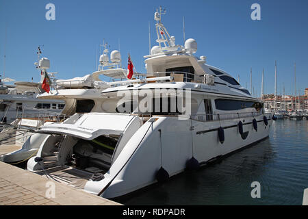 luxury-yachts-in-the-marina-at