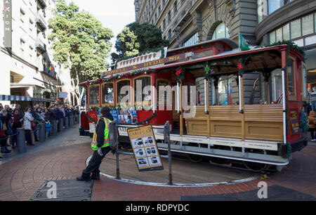 People queue around the block for a ride on the world famous San Francisco Cable car Stock Photo