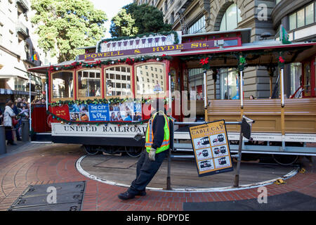 People queue around the block for a ride on the world famous San Francisco Cable car Stock Photo