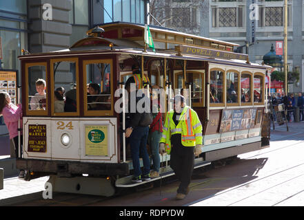 People queue around the block for a ride on the world famous San Francisco Cable car Stock Photo