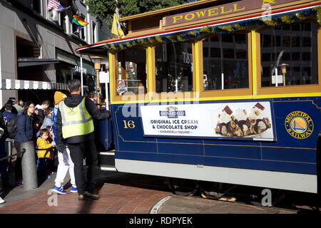 People queue around the block for a ride on the world famous San Francisco Cable car Stock Photo