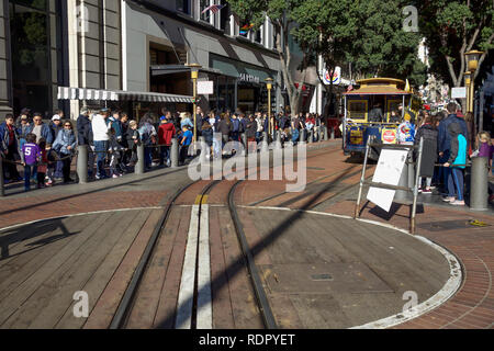 People queue around the block for a ride on the world famous San Francisco Cable car Stock Photo