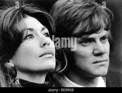 THE RAGING MOON 1971 MGM-EMI film with Nanette Newman and Malcolm McDowell Stock Photo