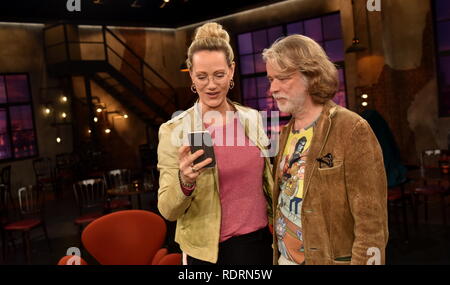 18 January 2019, Köln: The actress Anna Schudt and the comedian Helge Schneider are guests on the WDR talk show 'Kölner Treff'. Photo: Horst Galuschka/dpa Stock Photo