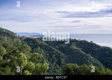 Mountains and valleys covered in coastal live oak trees and other evergreen shrubs, San Simeon, California Stock Photo