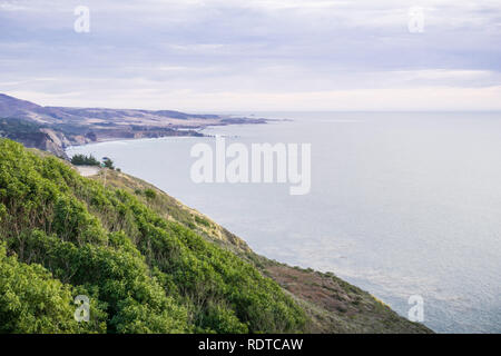 The dramatic shoreline of the Pacific ocean coast on a cloudy day, San Simeon, central California Stock Photo