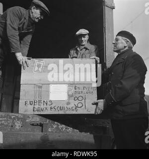 Antwerpse schilderijen komen in Amsterdam aan, Bestanddeelnr 901-6099. Stock Photo