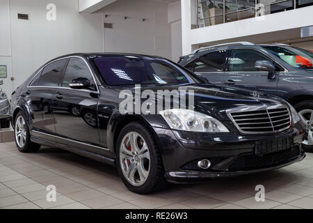 Novosibirsk, Russia - 08.01.2018: Front quarter view of the 2006 Mercedes Benz S-Class Limousine sedan prepared for sale and exhibited in the showroom Stock Photo