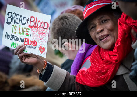 London, UK. 19th January 2019. Women's rights 'Bread and Roses' rally in Trafalgar Square. Credit: Guy Corbishley/Alamy Live News Stock Photo