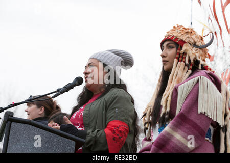 Washington, USA. 19th Jan 2019.  Colleen Echohawk, member of the Kithehaki Band of the Pawnee Nation, speaks at the pre-march rally at Cal Anderson Park for the Womxn's March Seattle 2019. Saturday’s March and Rally, organized by Seattle Womxn Marching Forward in collaboration with MLK Day organizers, will be followed on Sunday by a day of action and Monday MLK Day events honoring Martin Luther King Jr. Sunday’s Womxn Act on Seattle is a citywide day of learning, supporting, sharing, and acting on behalf of nonprofit organizations, grassroots and social justice groups in Seattle. Stock Photo