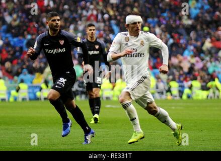 Madrid, Spain. 19th Jan, 2019. Real Madrid's Luka Modric (R) comeptes during a Spanish league match between Real Madrid and Sevilla in Madrid, Spain, on Jan. 19, 2019. Real Madrid won 2-0. Credit: Edward F. Peters/Xinhua/Alamy Live News Stock Photo