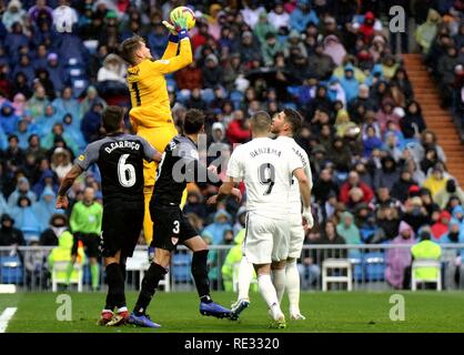 Madrid, Spain. 19th Jan, 2019. Sevilla's goalkeeper Tomas Vaclik (2nd L) catches the ball during a Spanish league match between Real Madrid and Sevilla in Madrid, Spain, on Jan. 19, 2019. Real Madrid won 2-0. Credit: Edward F. Peters/Xinhua/Alamy Live News Stock Photo